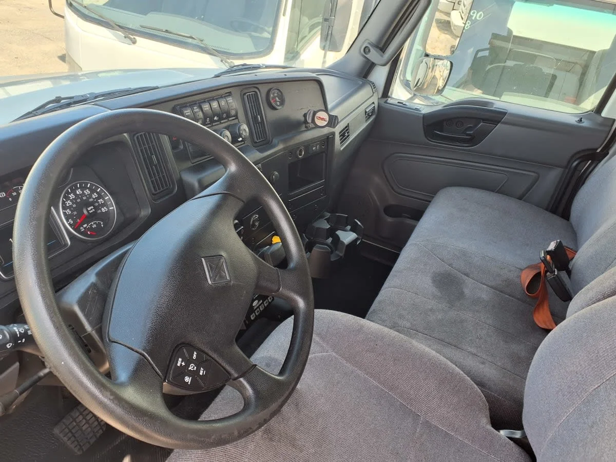 2019 International MV - image 8