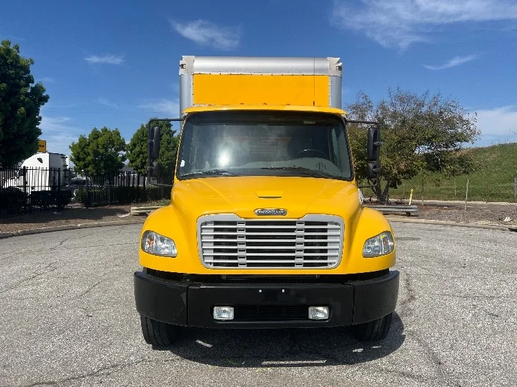 2017 Freightliner M2 106 - image 2