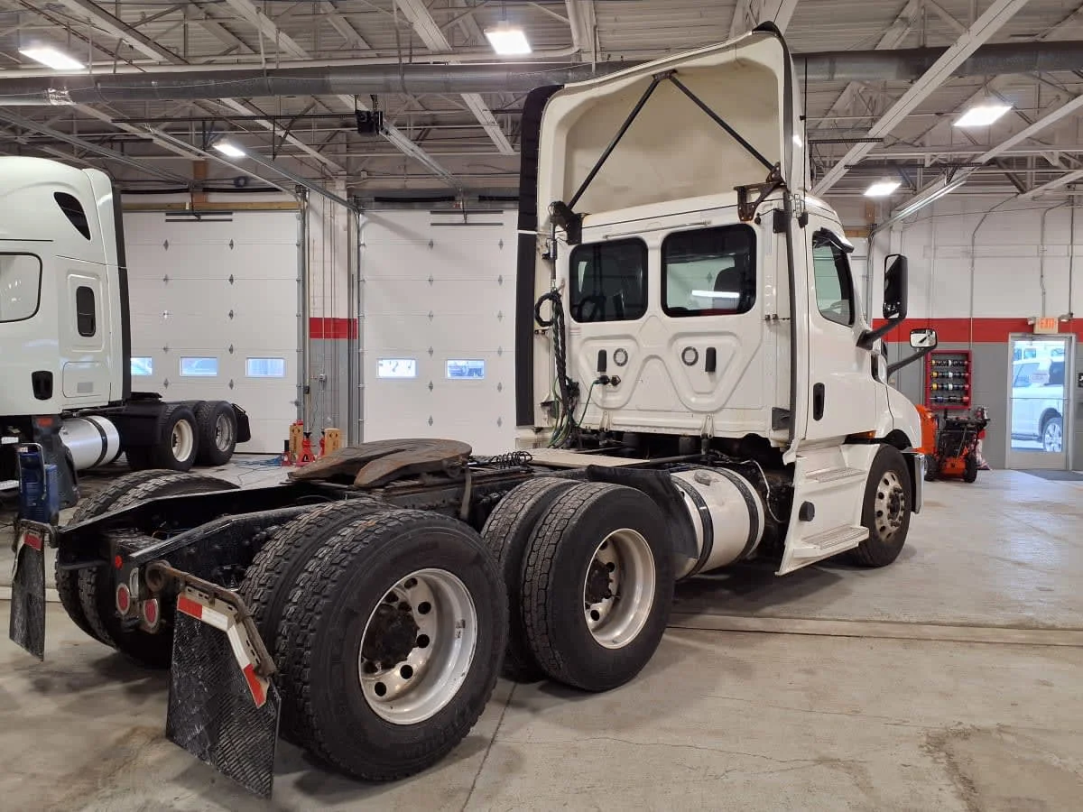2020 Freightliner Cascadia in Allentown, PA — photo 4