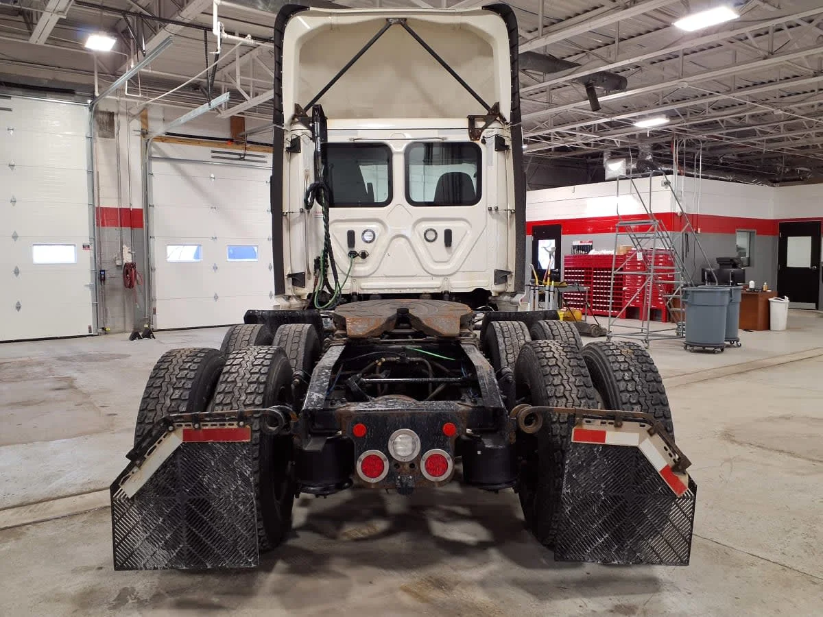 2020 Freightliner Cascadia in Allentown, PA — photo 5