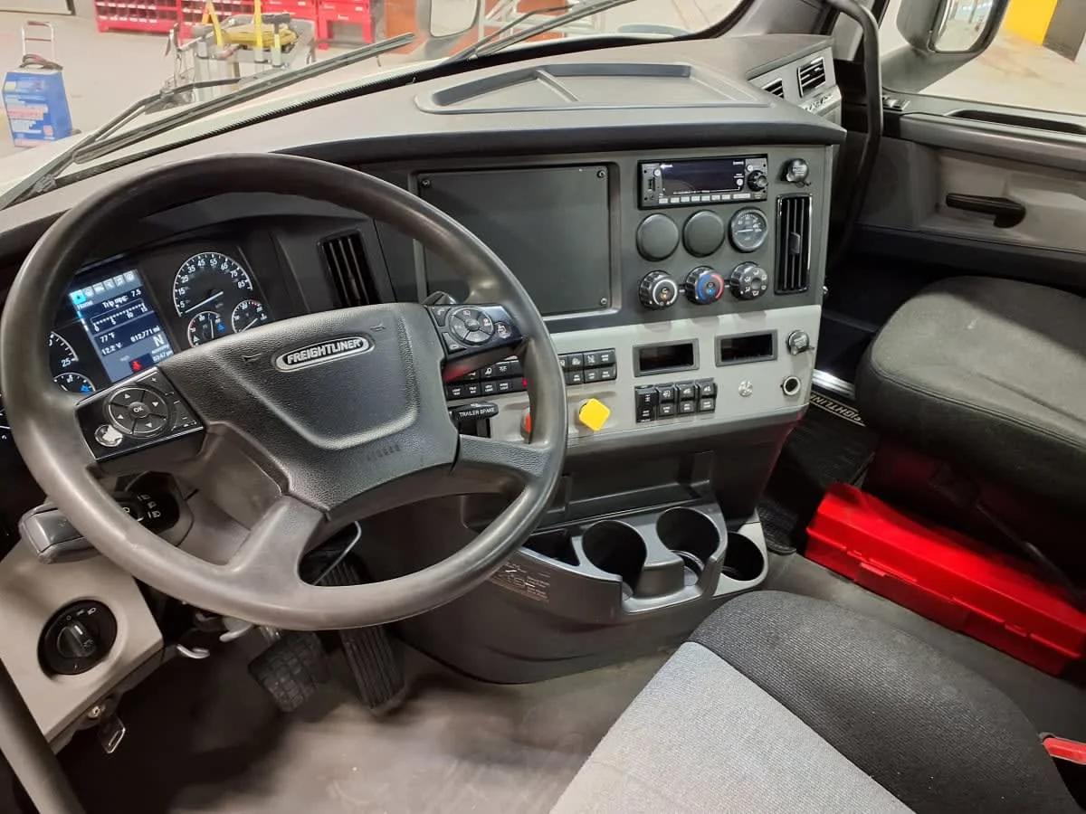 2020 Freightliner Cascadia in Allentown, PA — photo 7