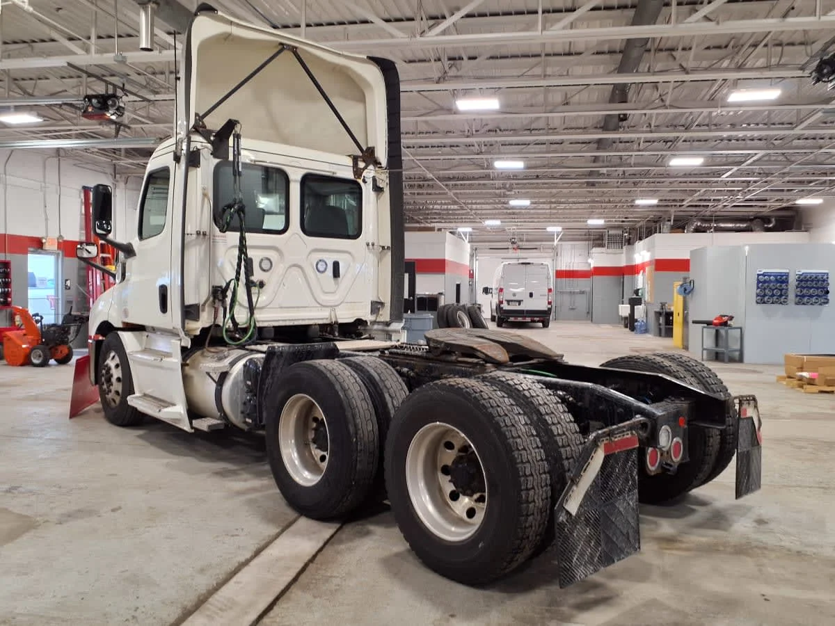 2020 Freightliner Cascadia in Allentown, PA — photo 6