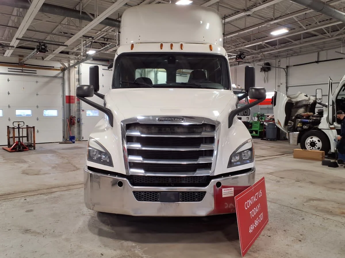 2020 Freightliner Cascadia in Allentown, PA — photo 2