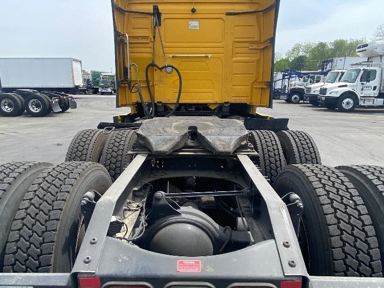 2022 Volvo VNL 760 - image 6