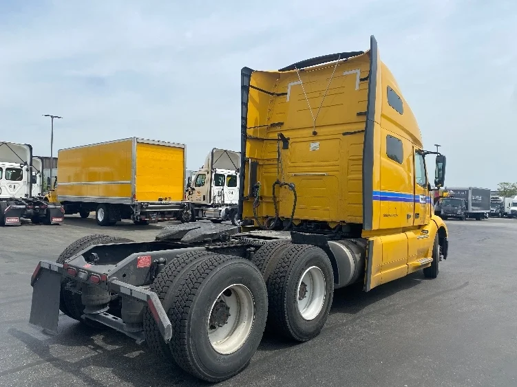 2022 Volvo VNL 760 - image 7