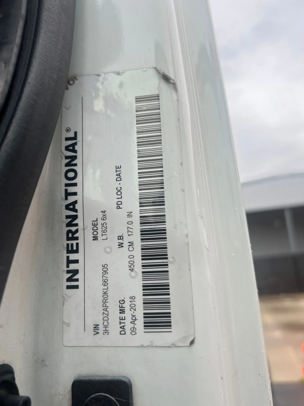 2019 International LT - image 10