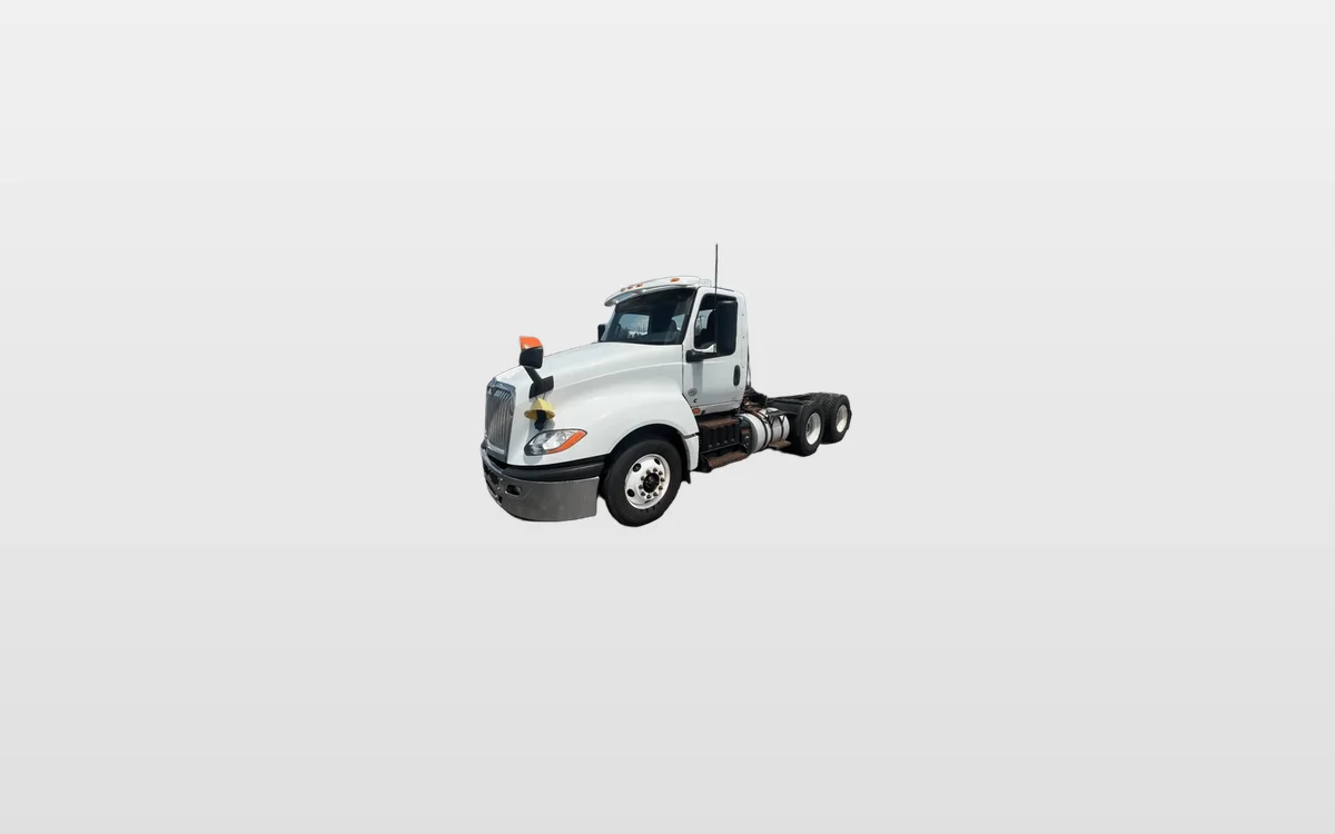 2019 International LT - image 1