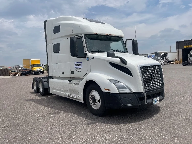 2021 Volvo VNL 760 in Clackamas, OR