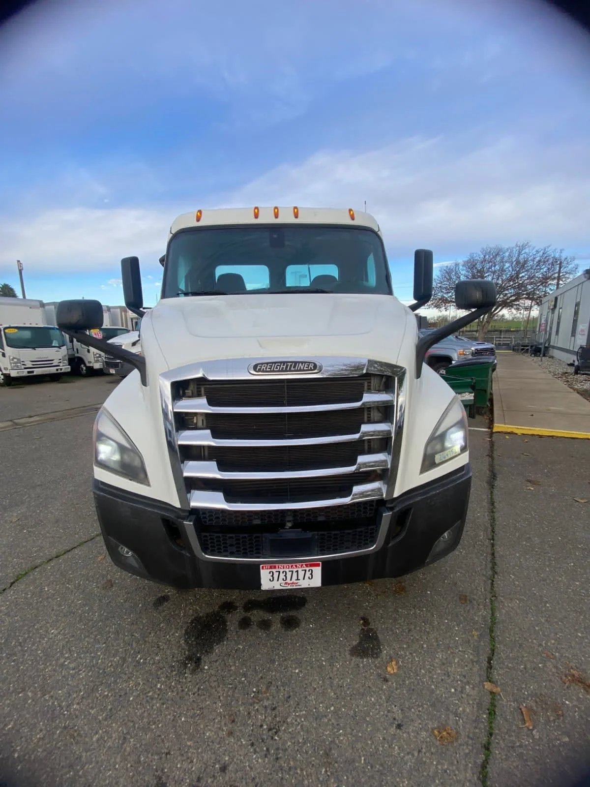 2020 Freightliner Cascadia - image 2