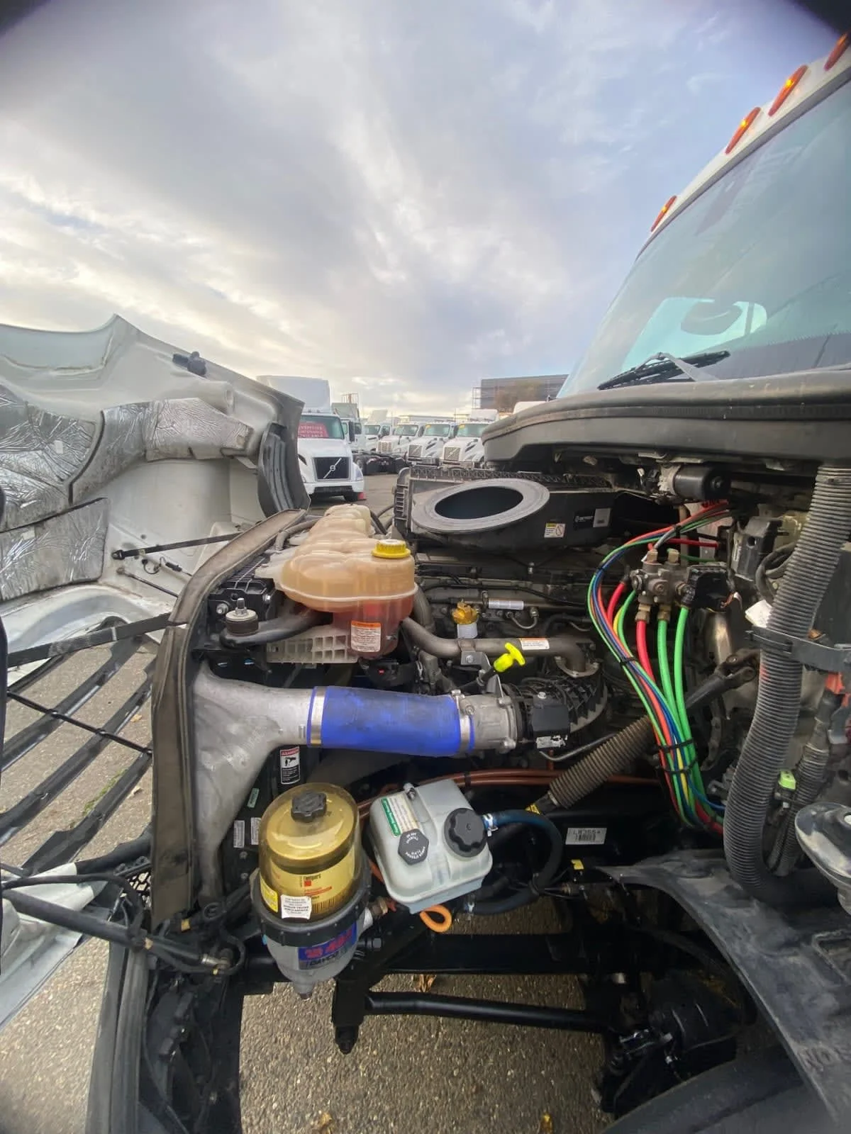 2020 Freightliner Cascadia - image 8