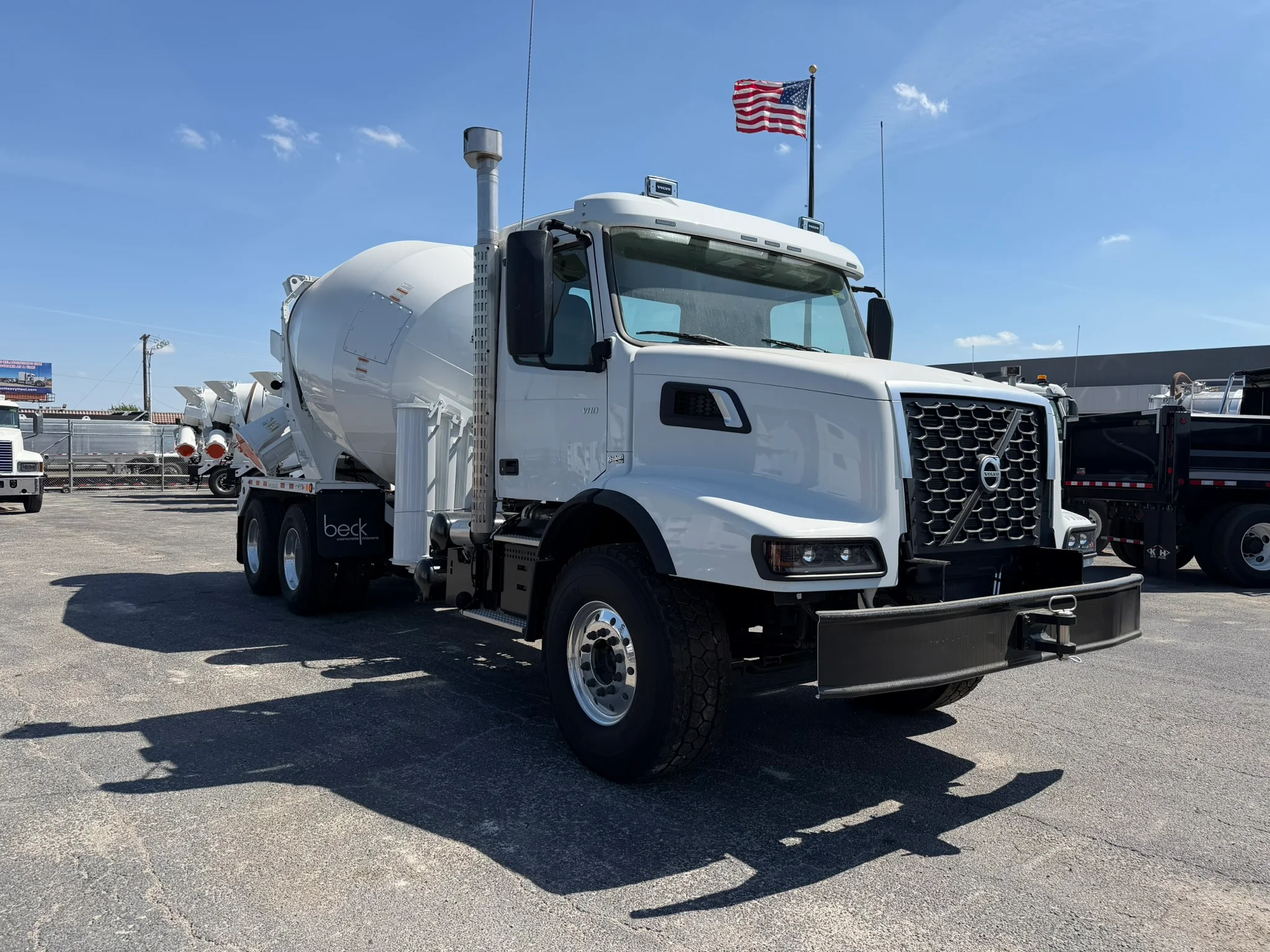 2026 Volvo VHD 300 in Fort Worth, TX — photo 3