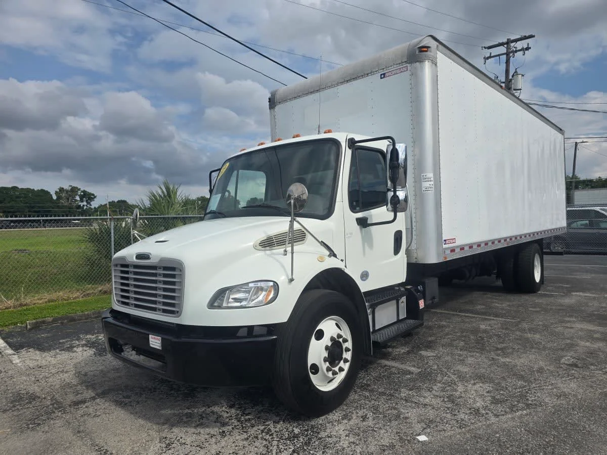 2019 Freightliner M2 106 in Tampa, FL — photo 3