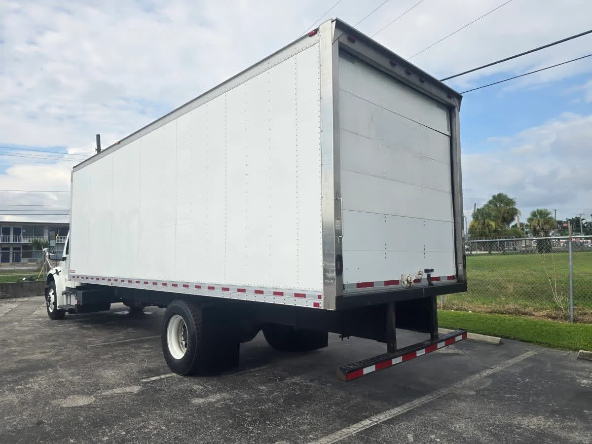 2019 Freightliner M2 106 in Tampa, FL — photo 4