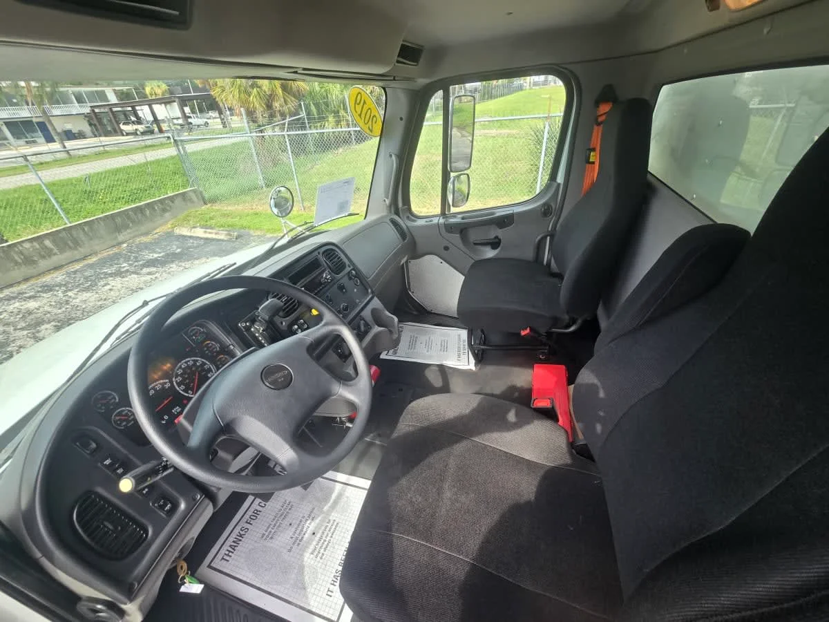 2019 Freightliner M2 106 in Tampa, FL — photo 7