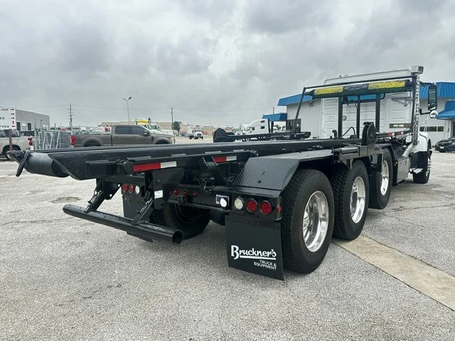 2020 Volvo VHD 300 in San Antonio, TX — photo 7