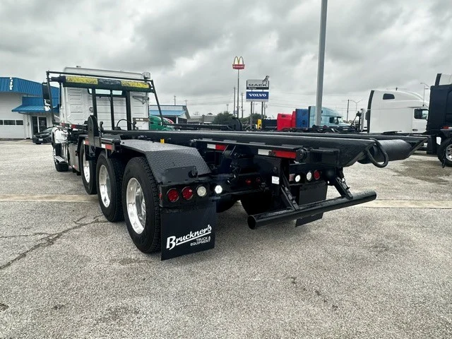 2020 Volvo VHD 300 in San Antonio, TX — photo 6
