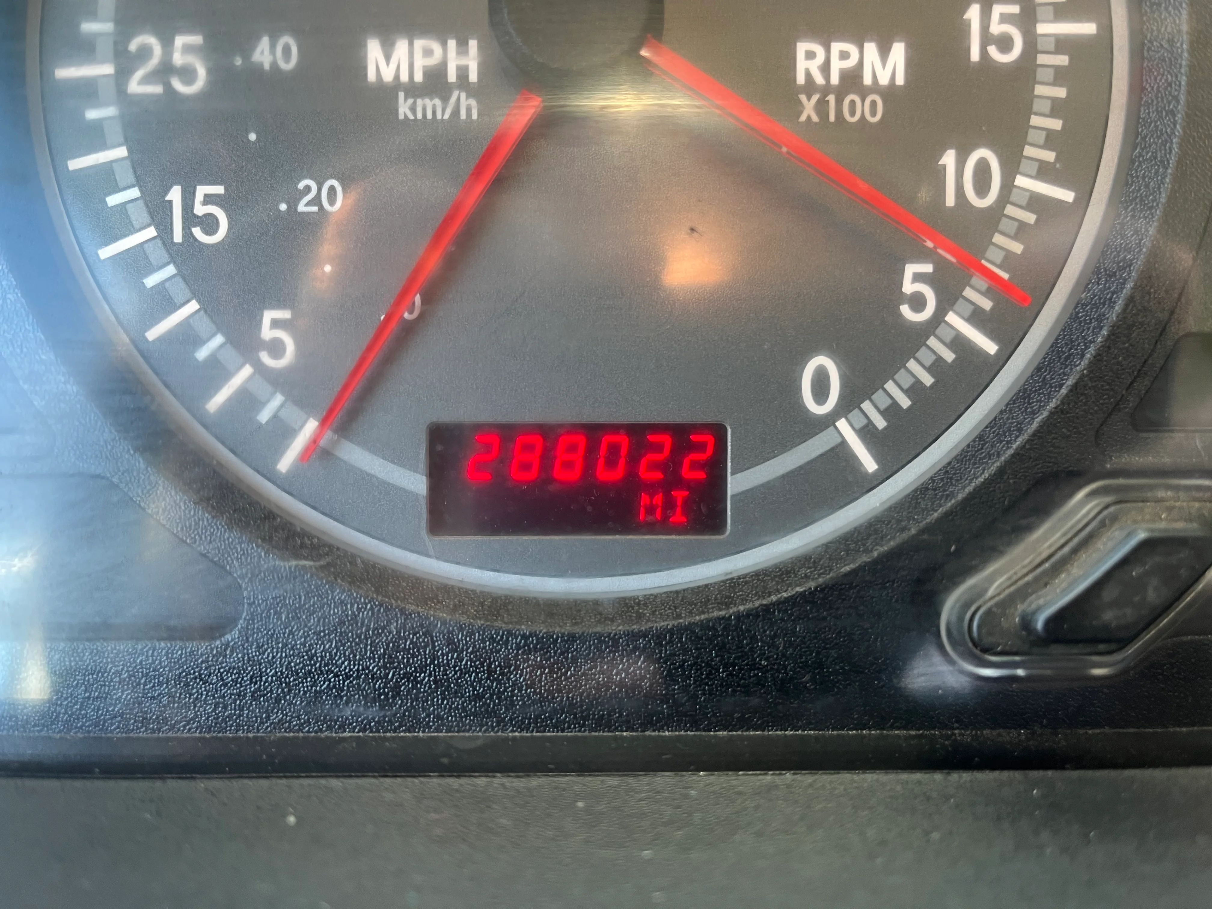 2018 International HX - image 14