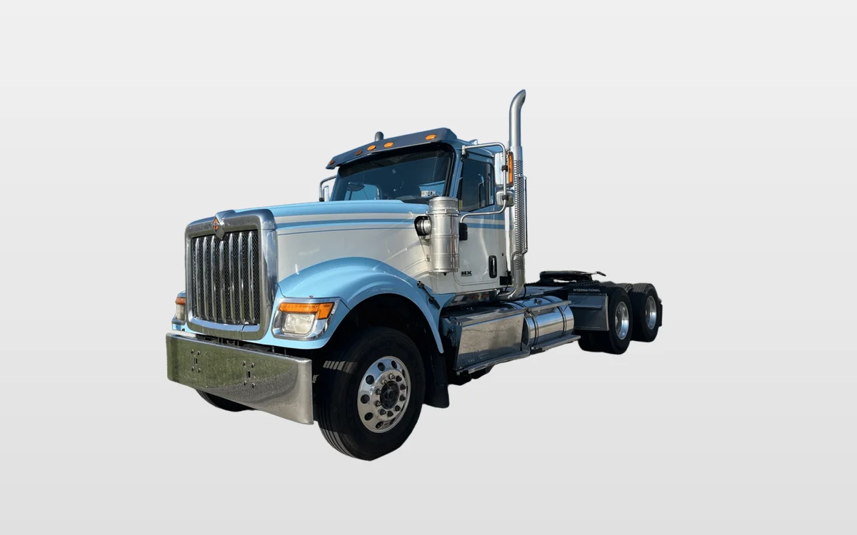 2018 International HX - image 1