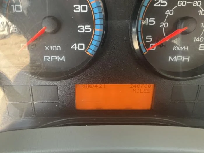 2016 International 4300 - image 13