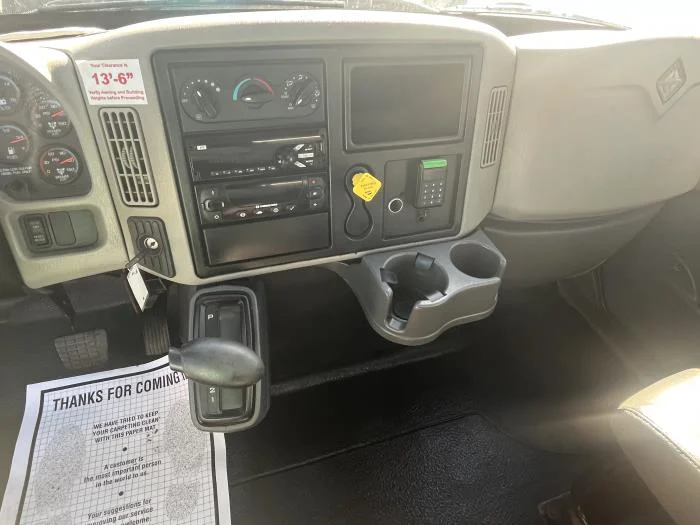 2016 International 4300 - image 14