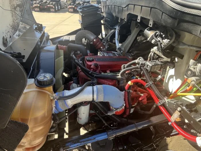 2016 International 4300 - image 9