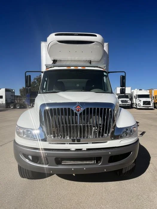 2016 International 4300 - image 7