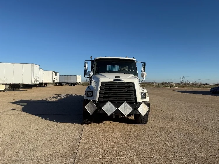 2020 Freightliner 114SD - image 2