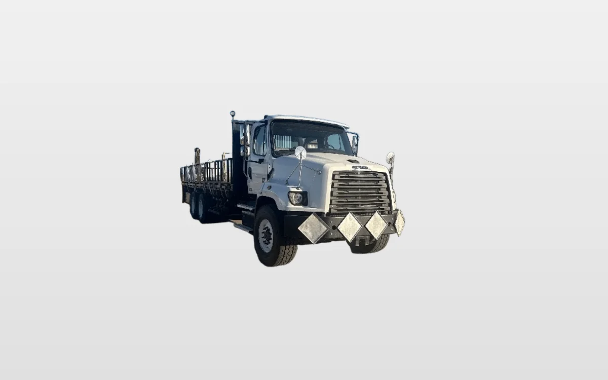 2020 Freightliner 114SD - image 1