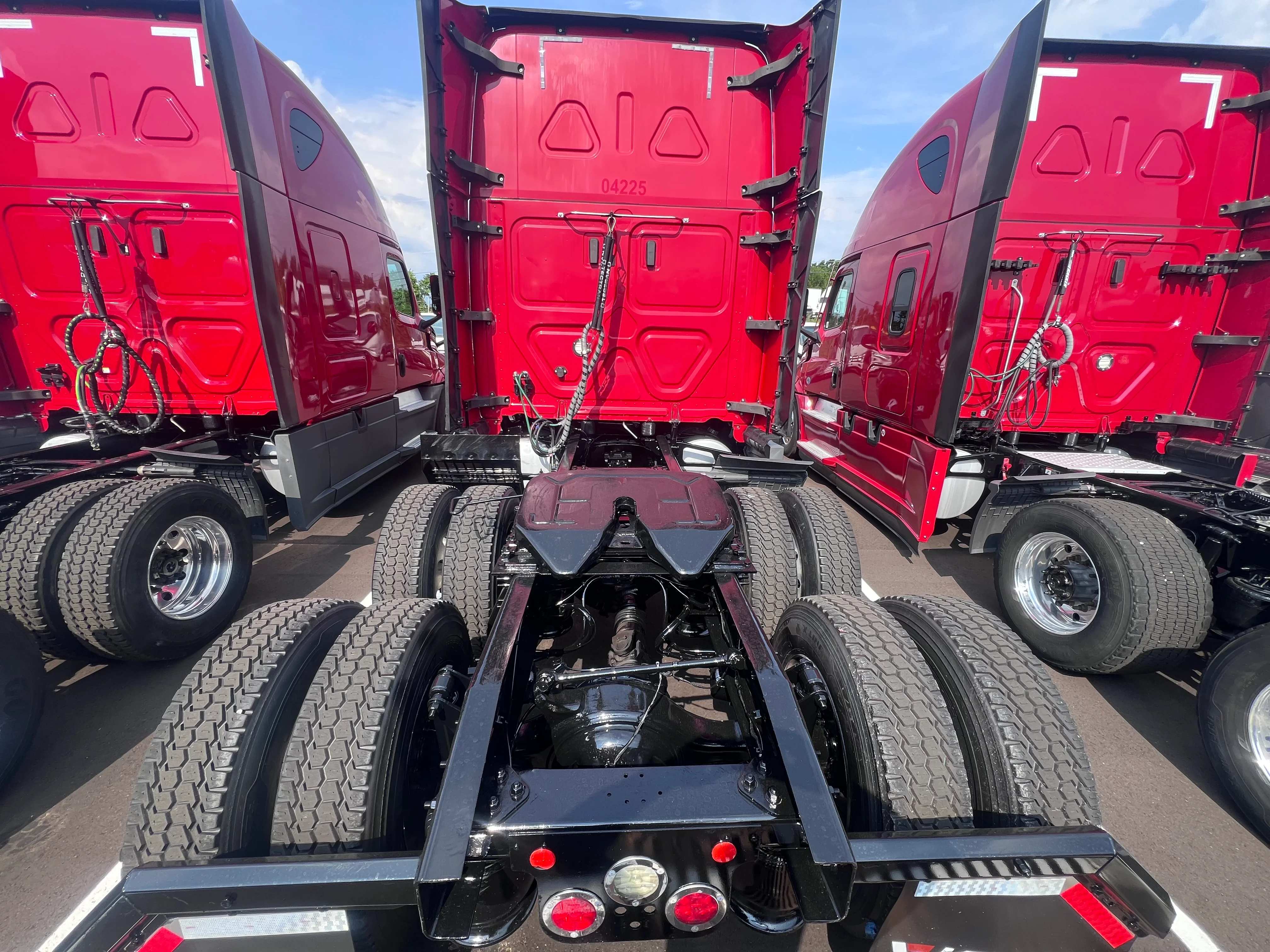 2020 Freightliner Cascadia in Nashville Isuzu, TN — photo 4