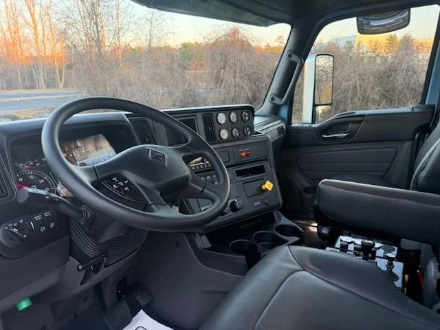 2026 International HX - image 17