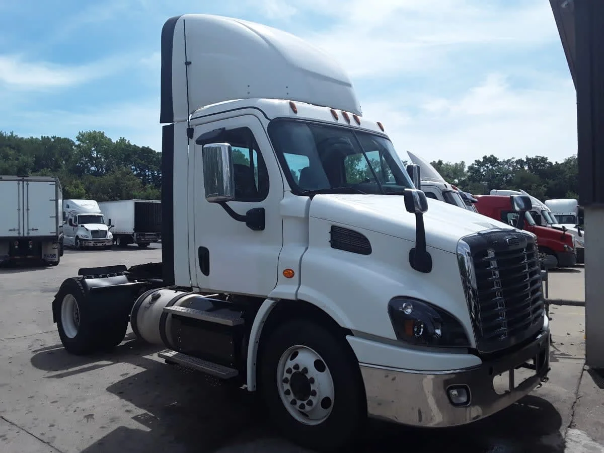 2018 Freightliner Cascadia - image 3