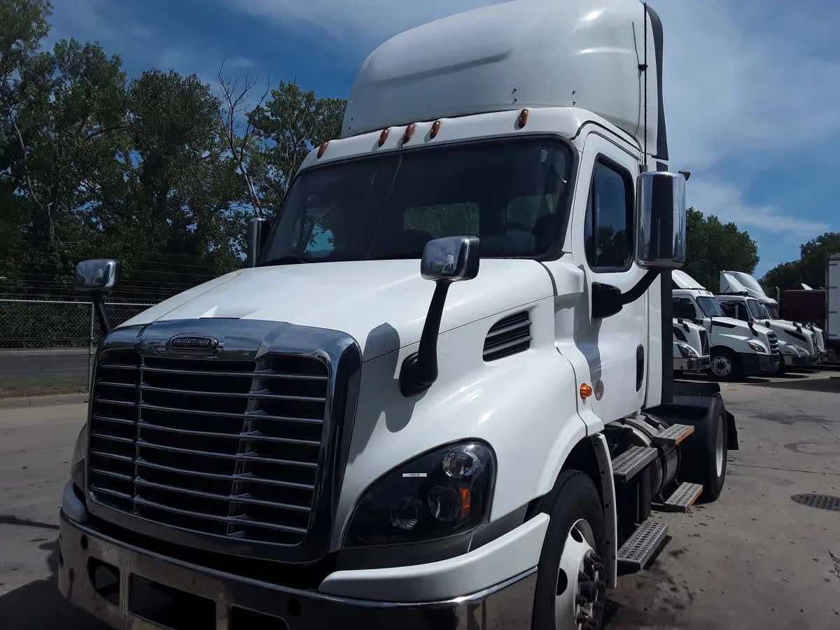 2018 Freightliner Cascadia in Kansas City, MO
