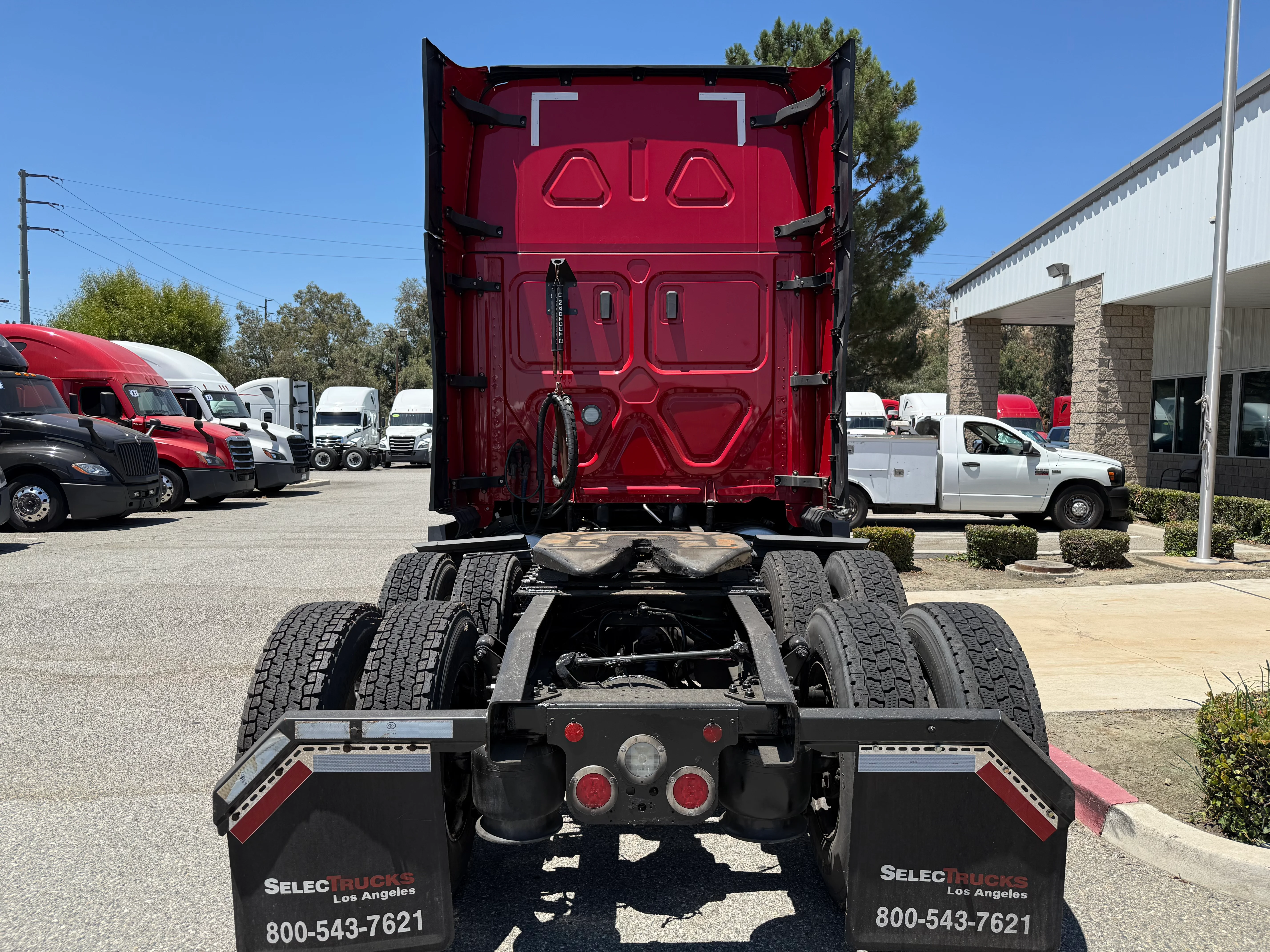 2021 Freightliner Cascadia in Selectrucks Fontana, CA — photo 5