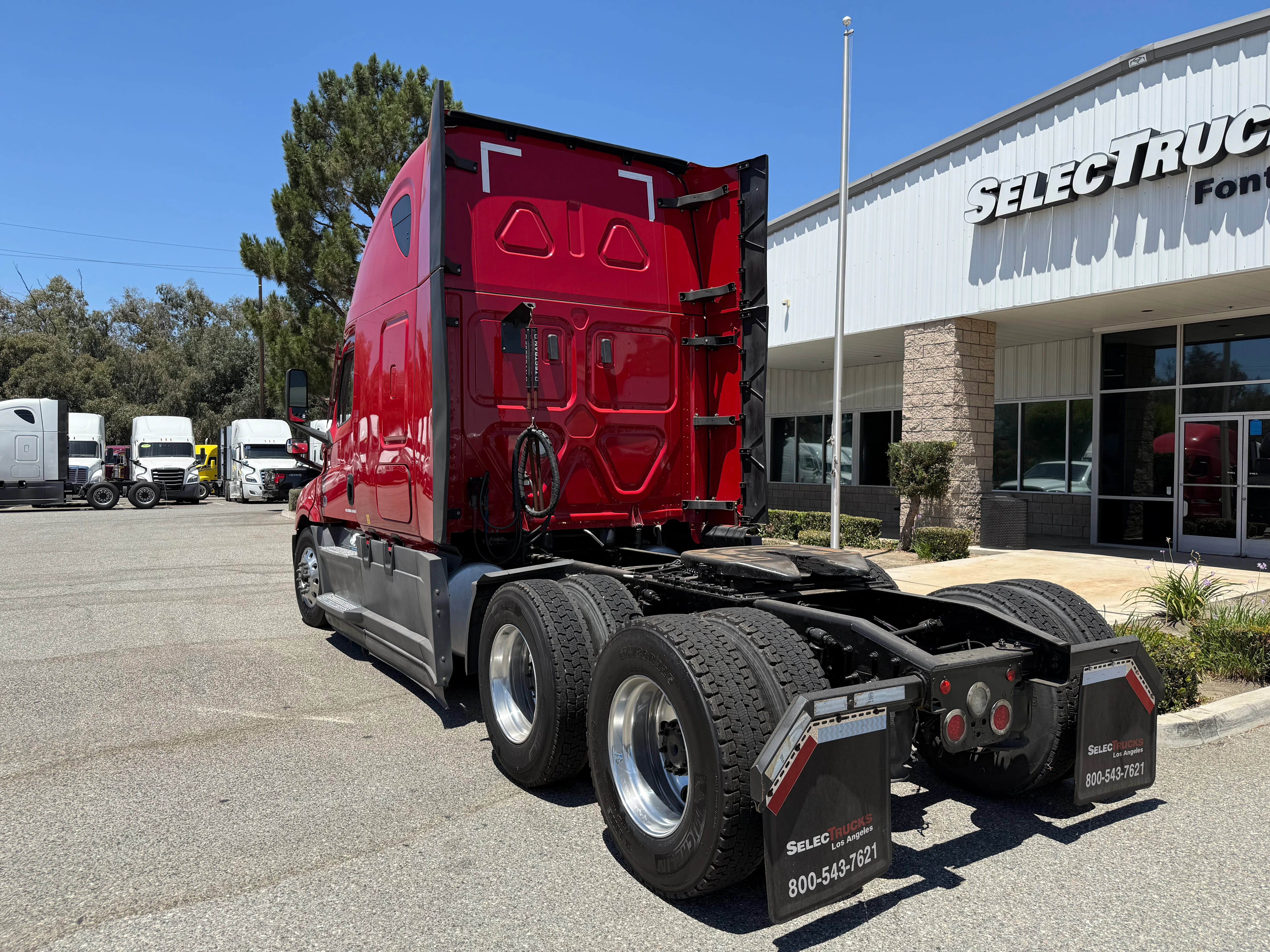 2021 Freightliner Cascadia in Selectrucks Fontana, CA — photo 4