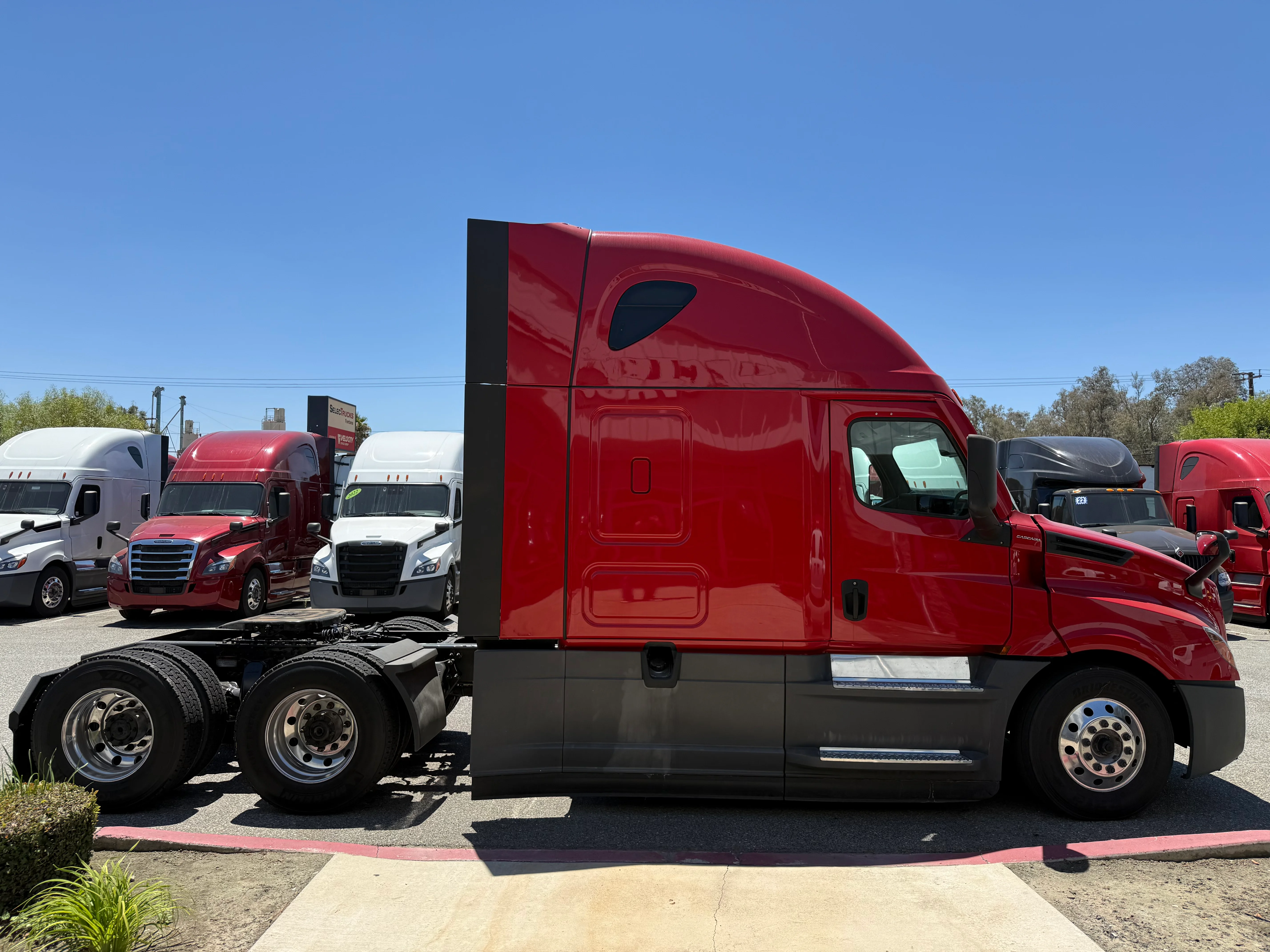 2021 Freightliner Cascadia in Selectrucks Fontana, CA — photo 8