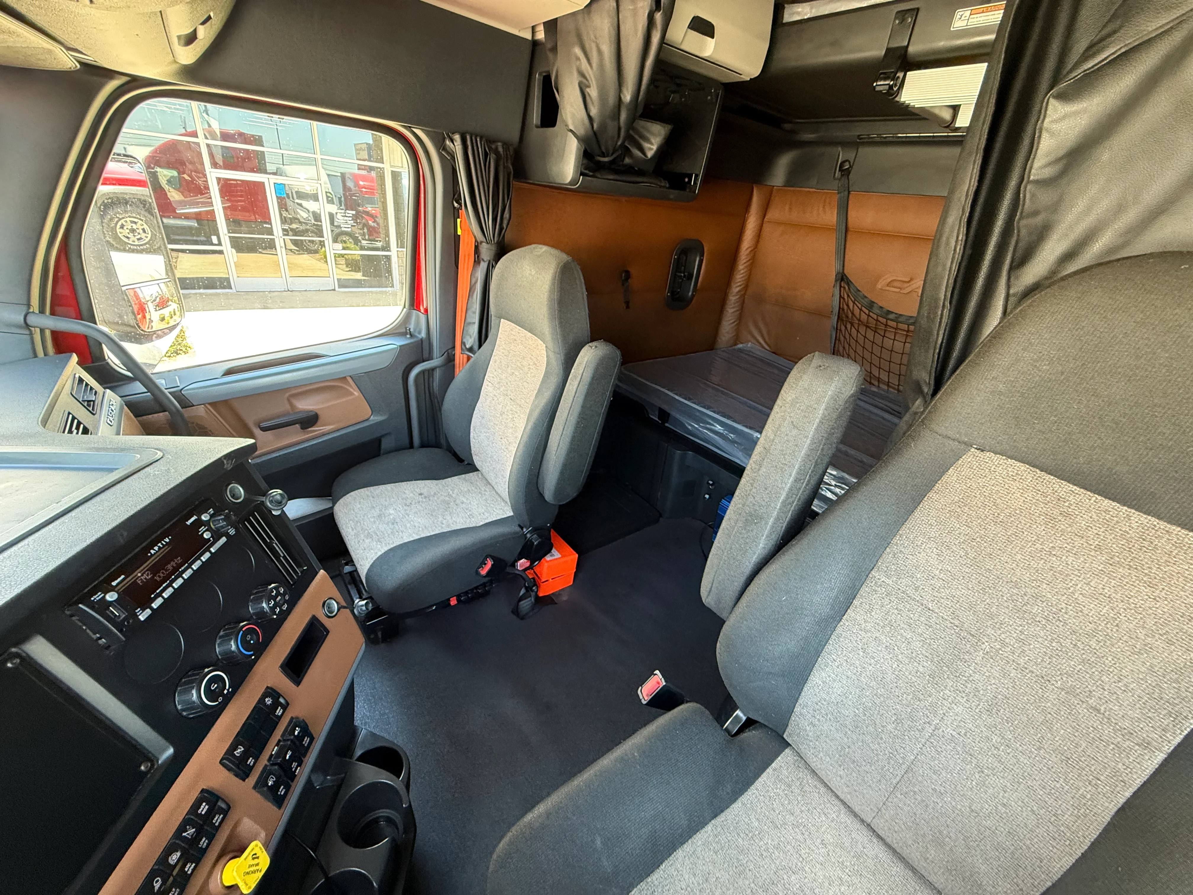 2021 Freightliner Cascadia in Selectrucks Fontana, CA — photo 14