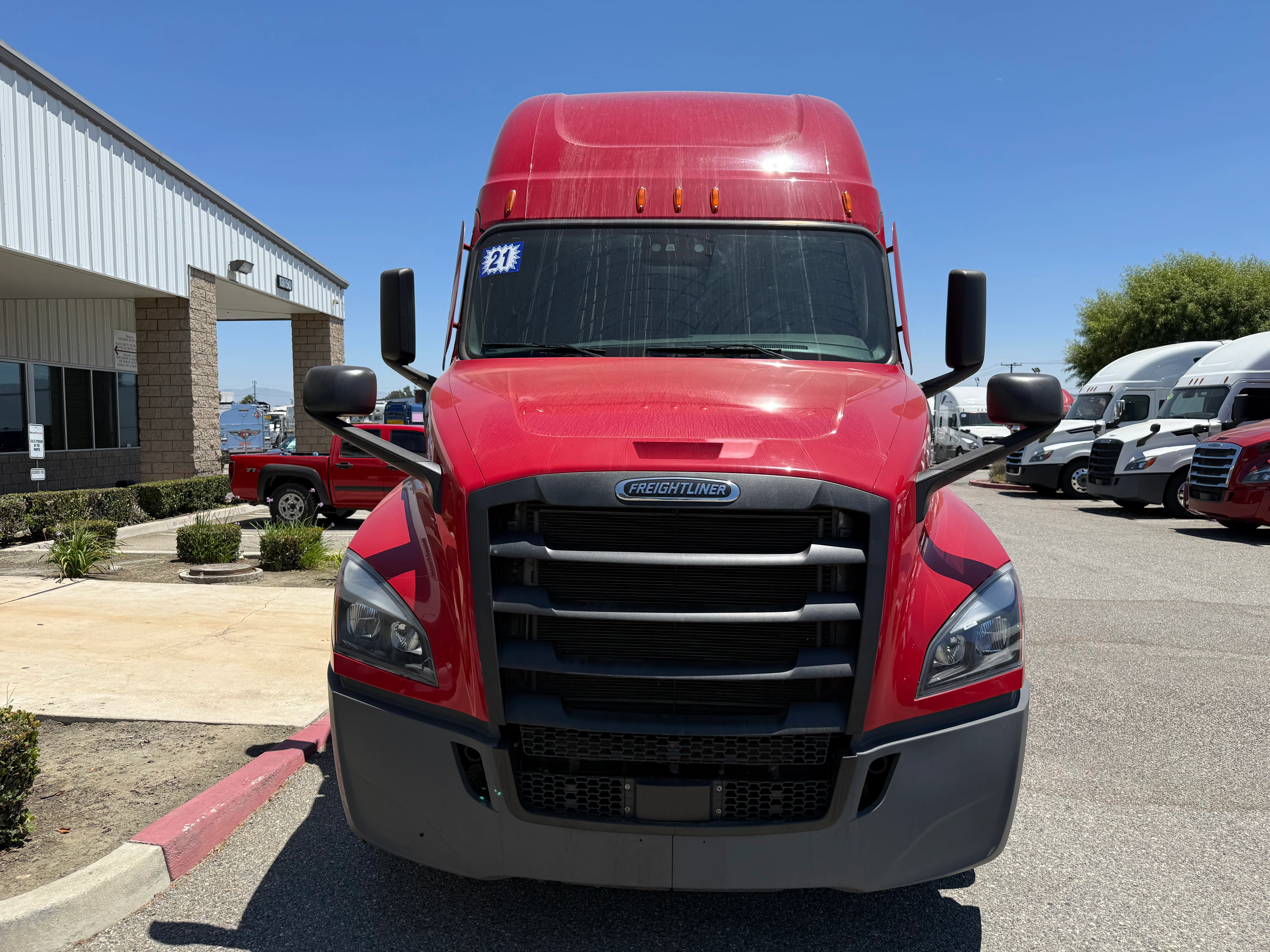 2021 Freightliner Cascadia in Selectrucks Fontana, CA — photo 2