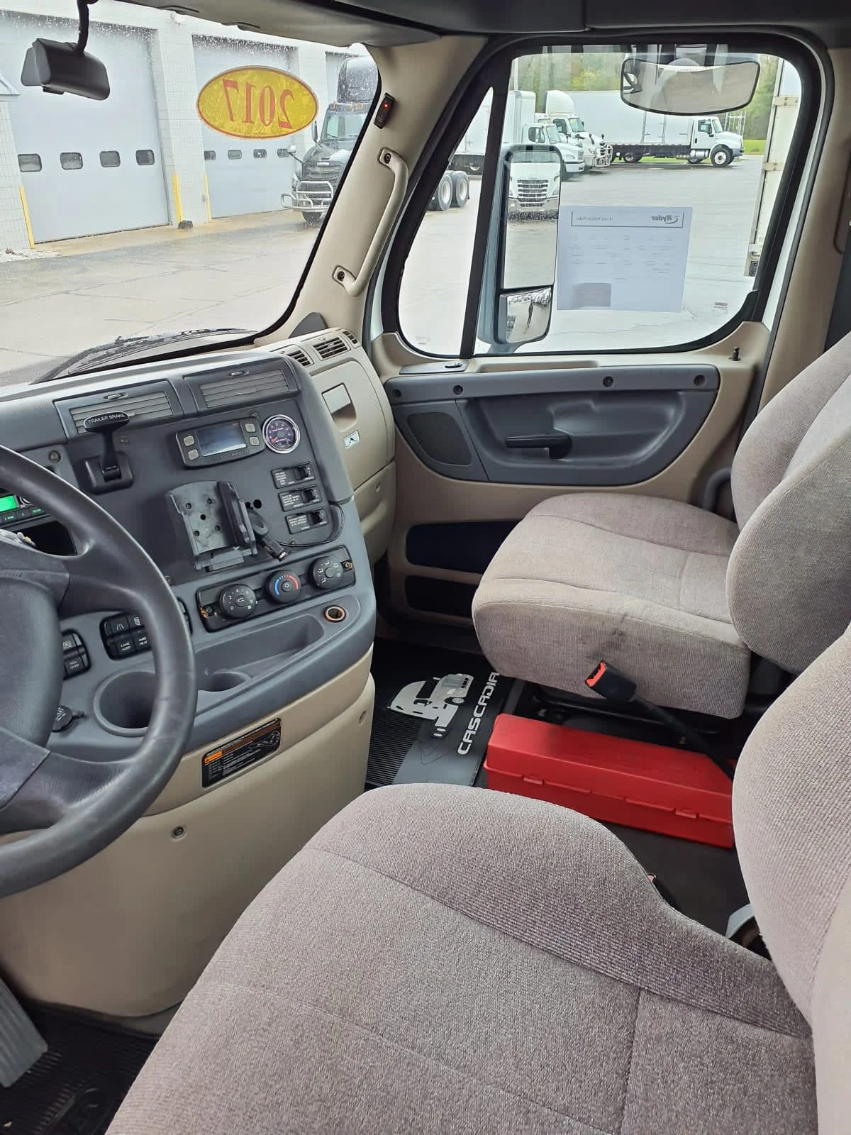 2017 Freightliner Cascadia in Oak Creek, WI — photo 7