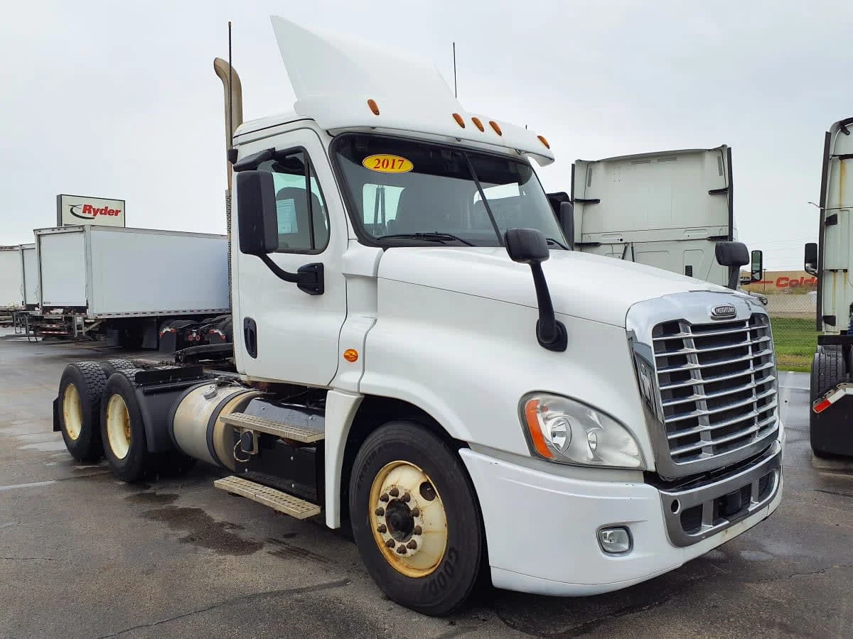 2017 Freightliner Cascadia in Oak Creek, WI — photo 3