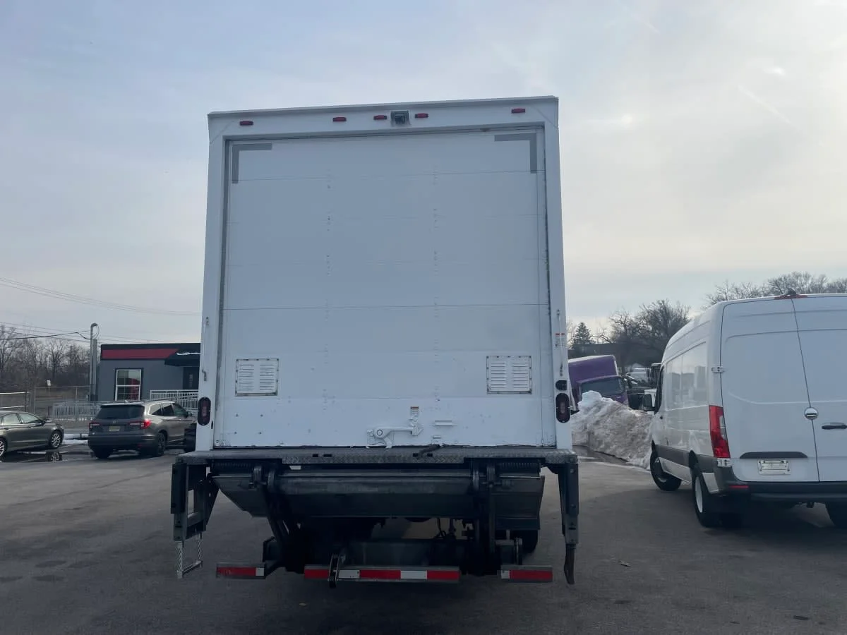 2019 Freightliner M2 106 in Beltsville, MD — photo 5