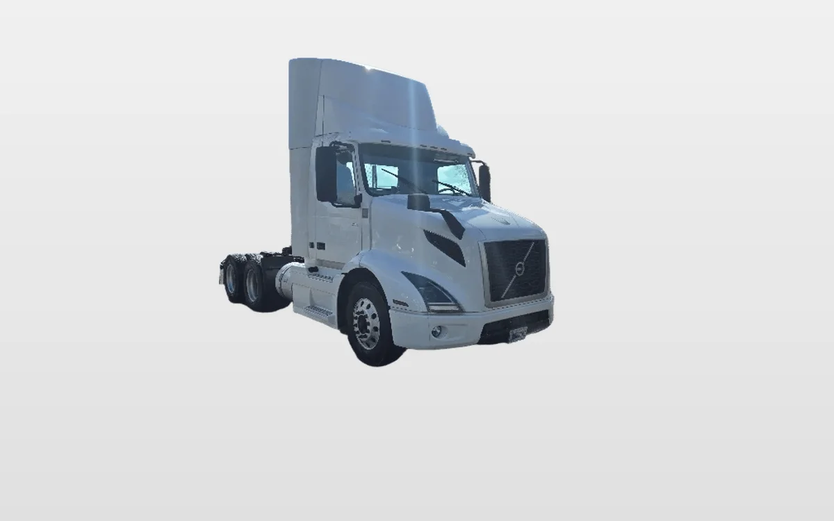 2021 Volvo VNR 640 - image 1