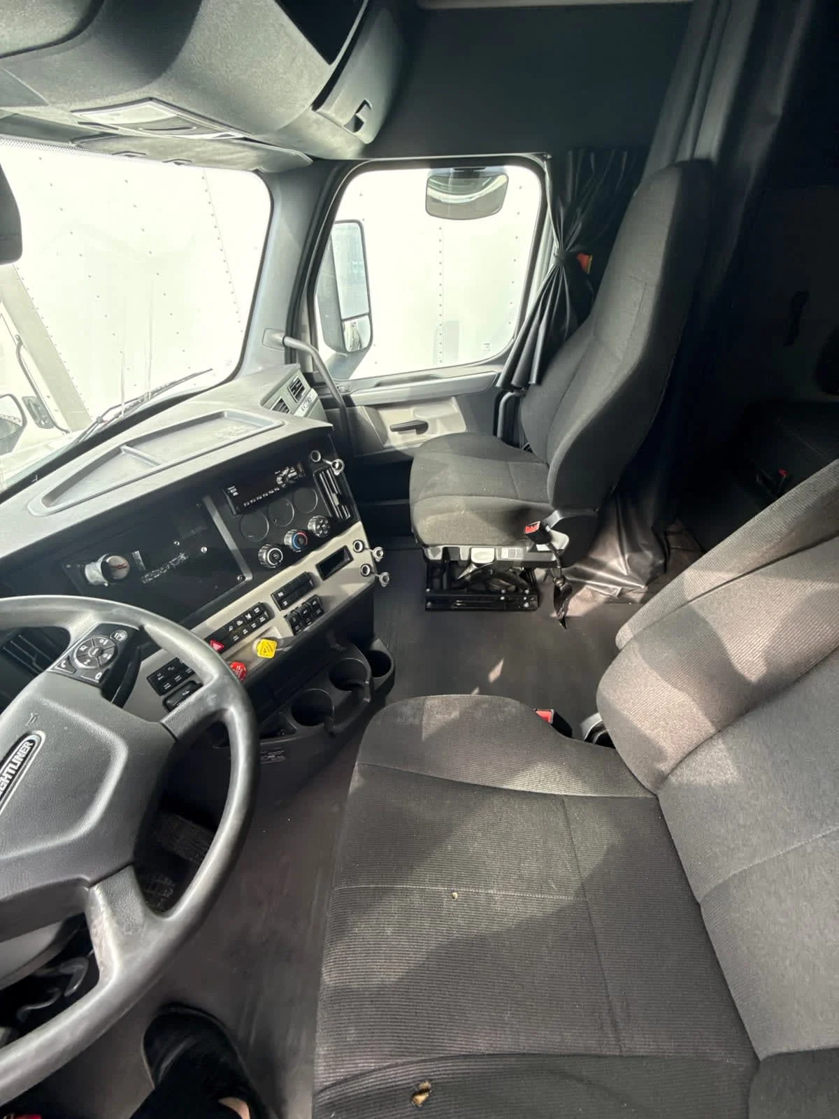 2019 Freightliner Cascadia in Pomona, CA — photo 7