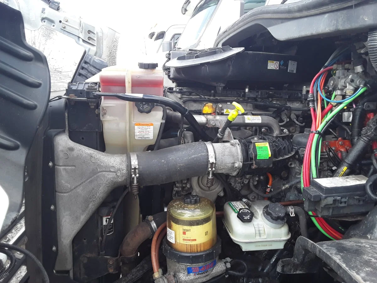 2017 Freightliner Cascadia - image 8