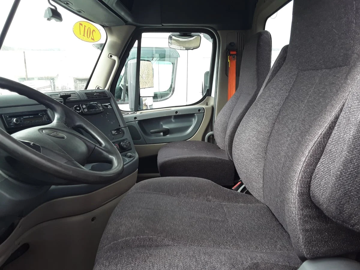 2017 Freightliner Cascadia - image 10