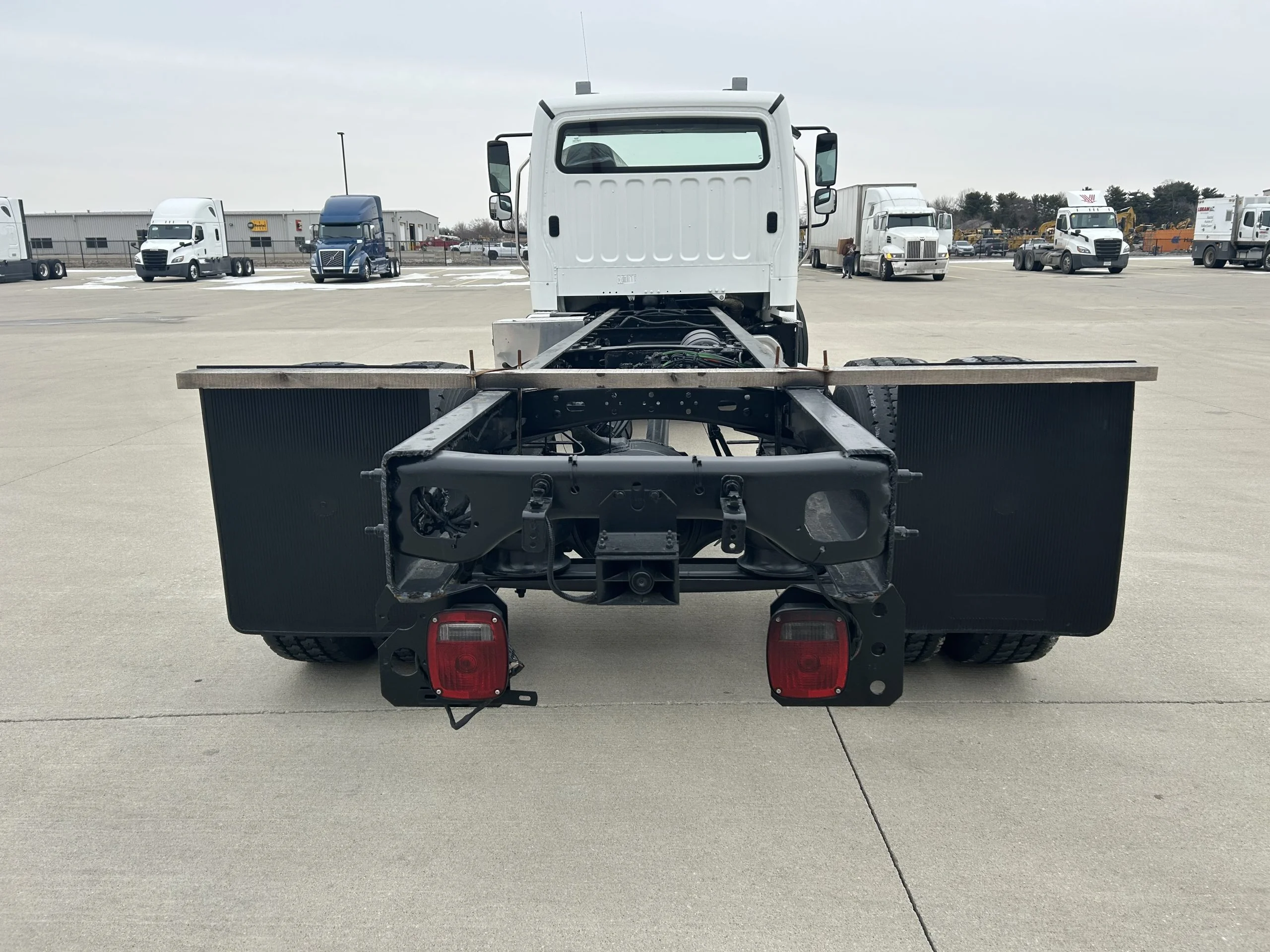 2023 Freightliner M2 106 in Indianapolis, IN — photo 4