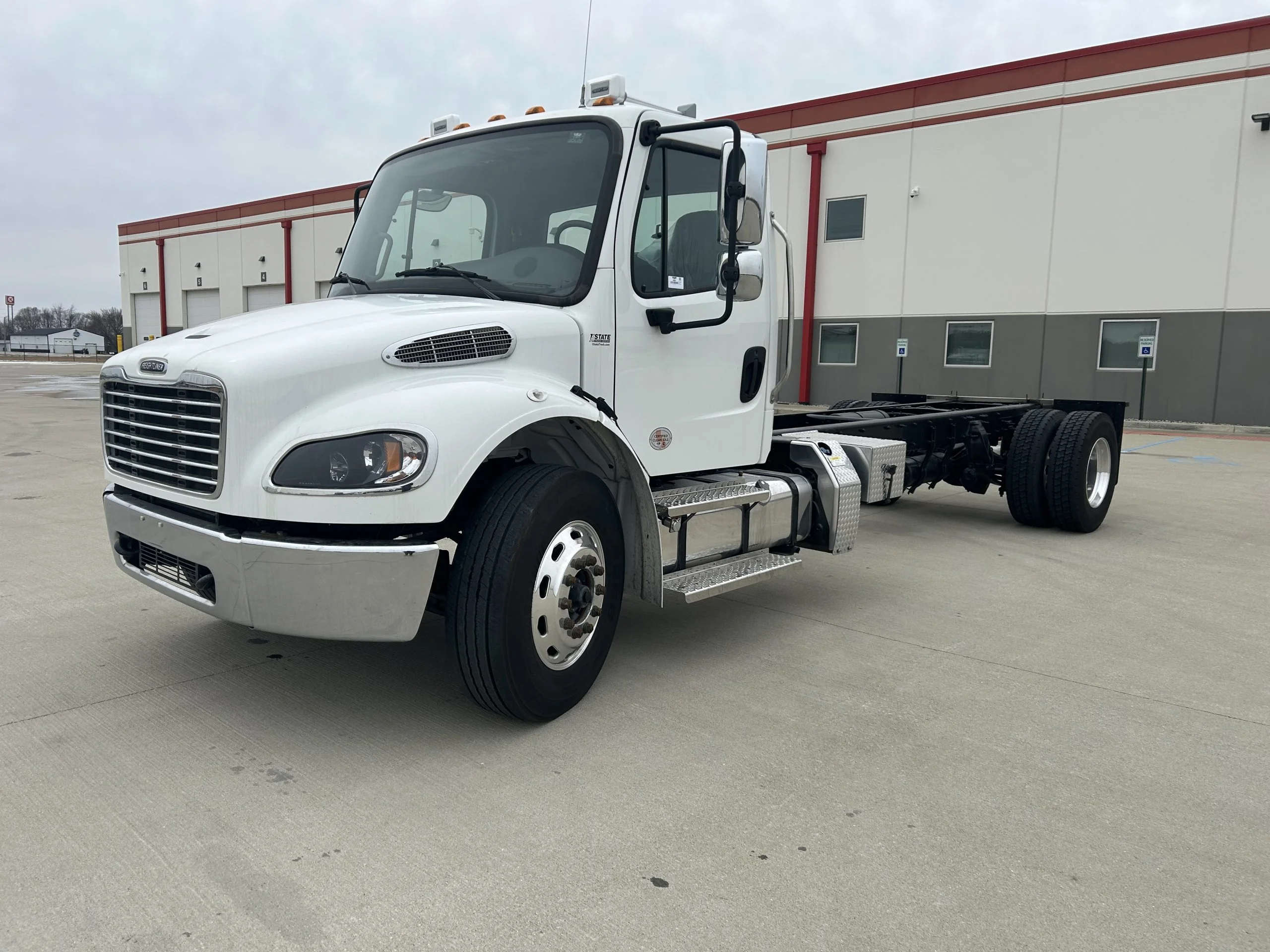 2023 Freightliner M2 106