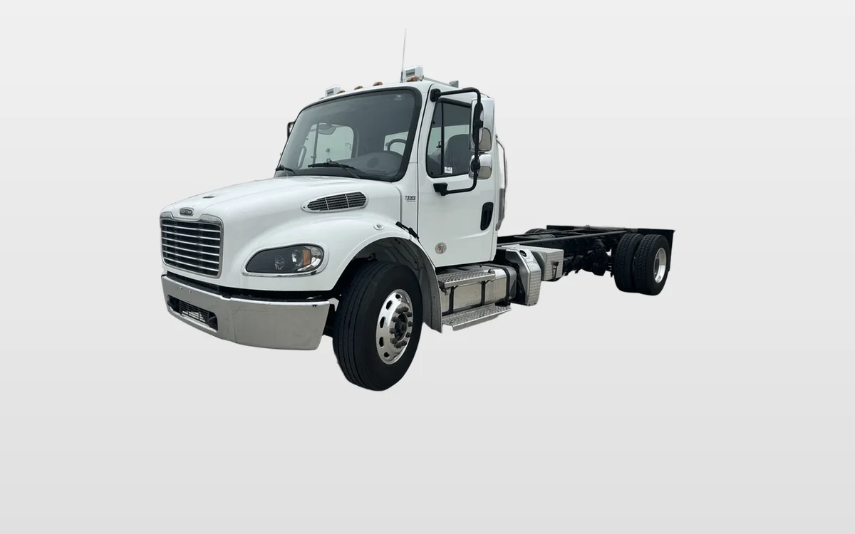 2023 Freightliner M2 106 - image 1