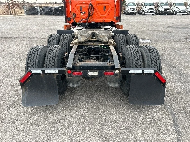 2020 Freightliner Cascadia - image 6