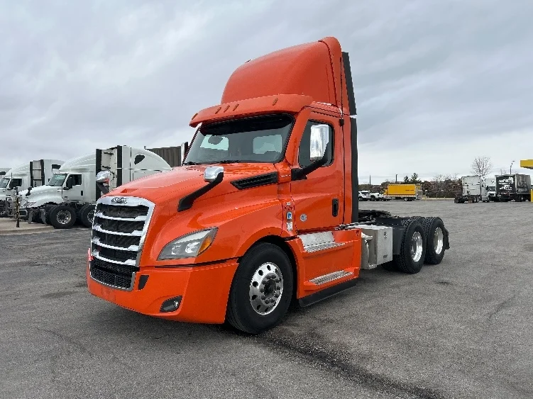 2020 Freightliner Cascadia - image 3
