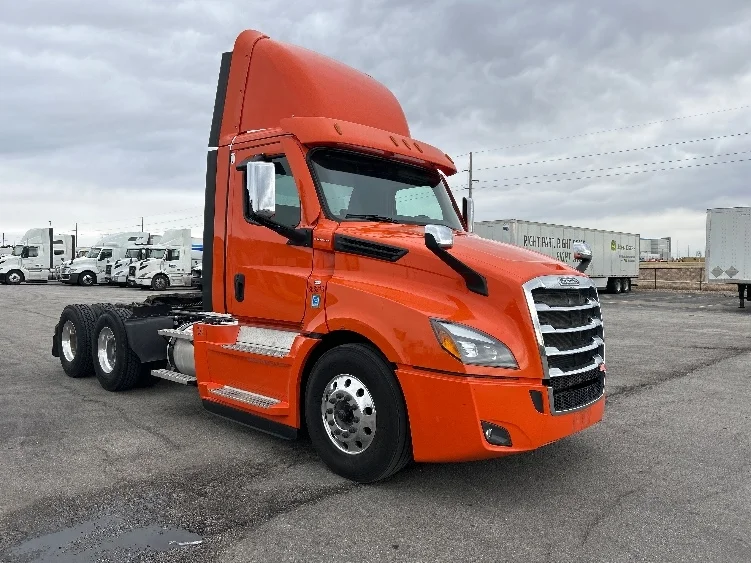 2020 Freightliner Cascadia in Peosta, IA